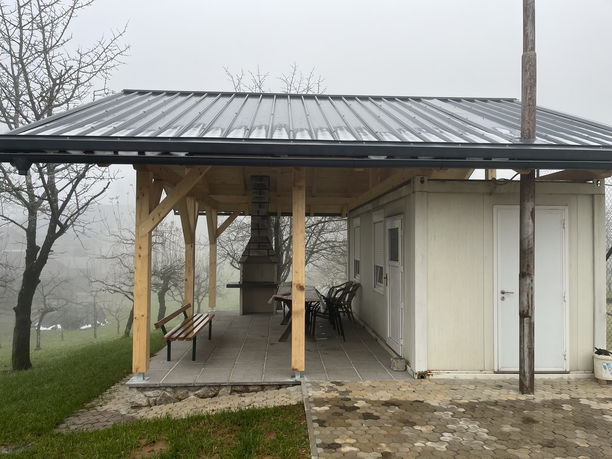 Piknik nadstrešek s klopjo Pri Murnu