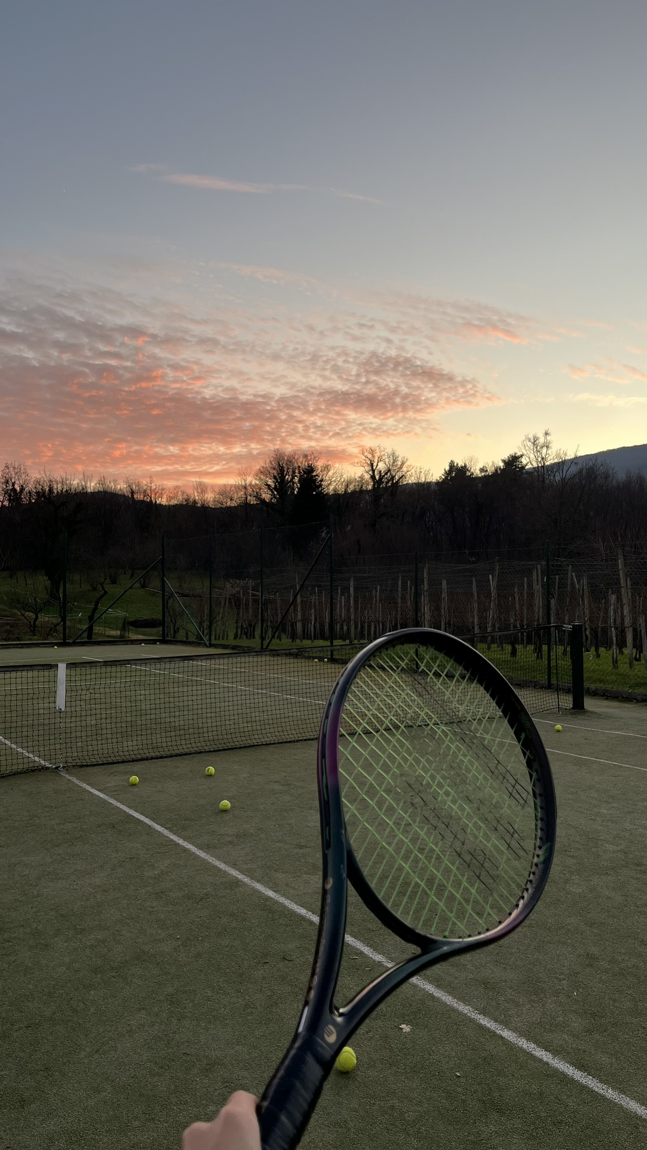 Teniško igrišče Pri Murnu ob sončnem zahodu, Bela Krajina